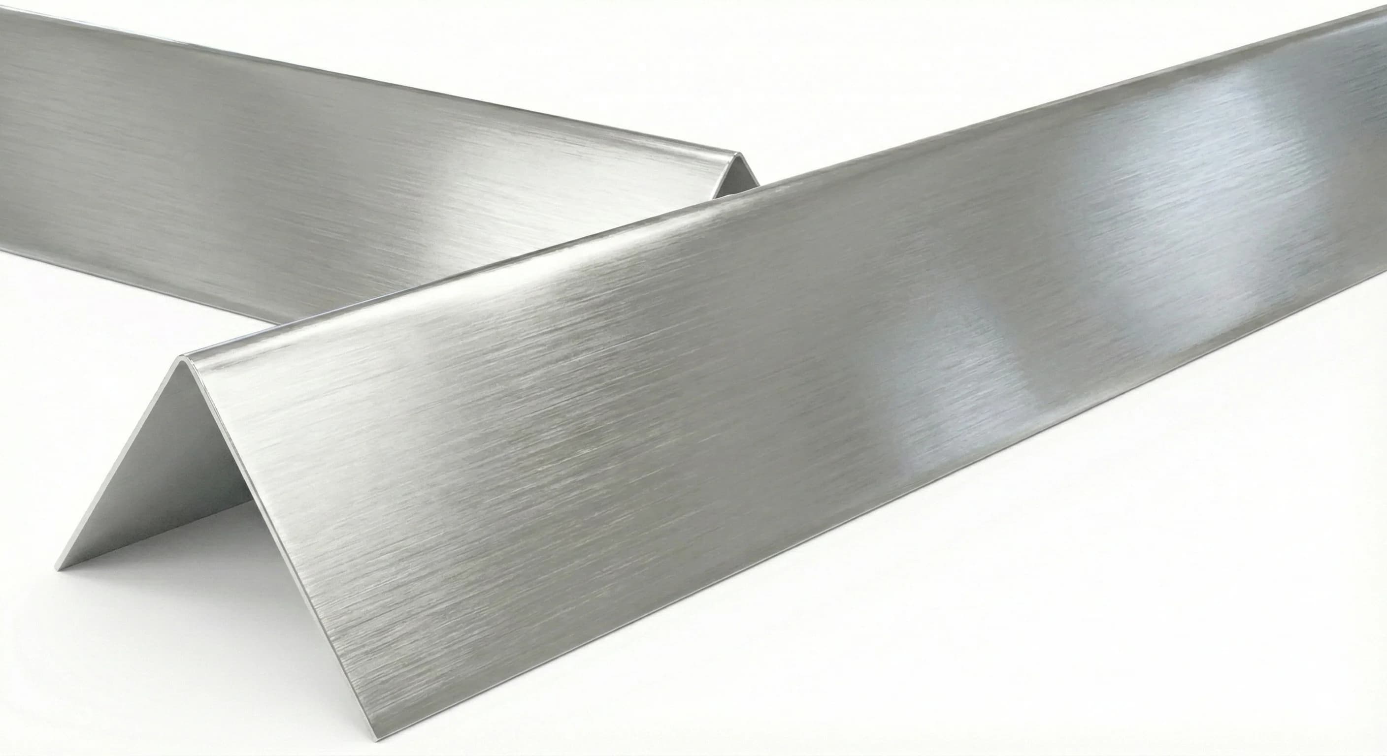نبشی1*4نقره ای خشدار ضخامت0.6 میلیمتر304